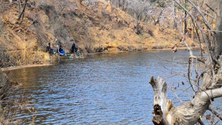 转山湖水库钓鱼，看山看水还能钓鱼，享受
