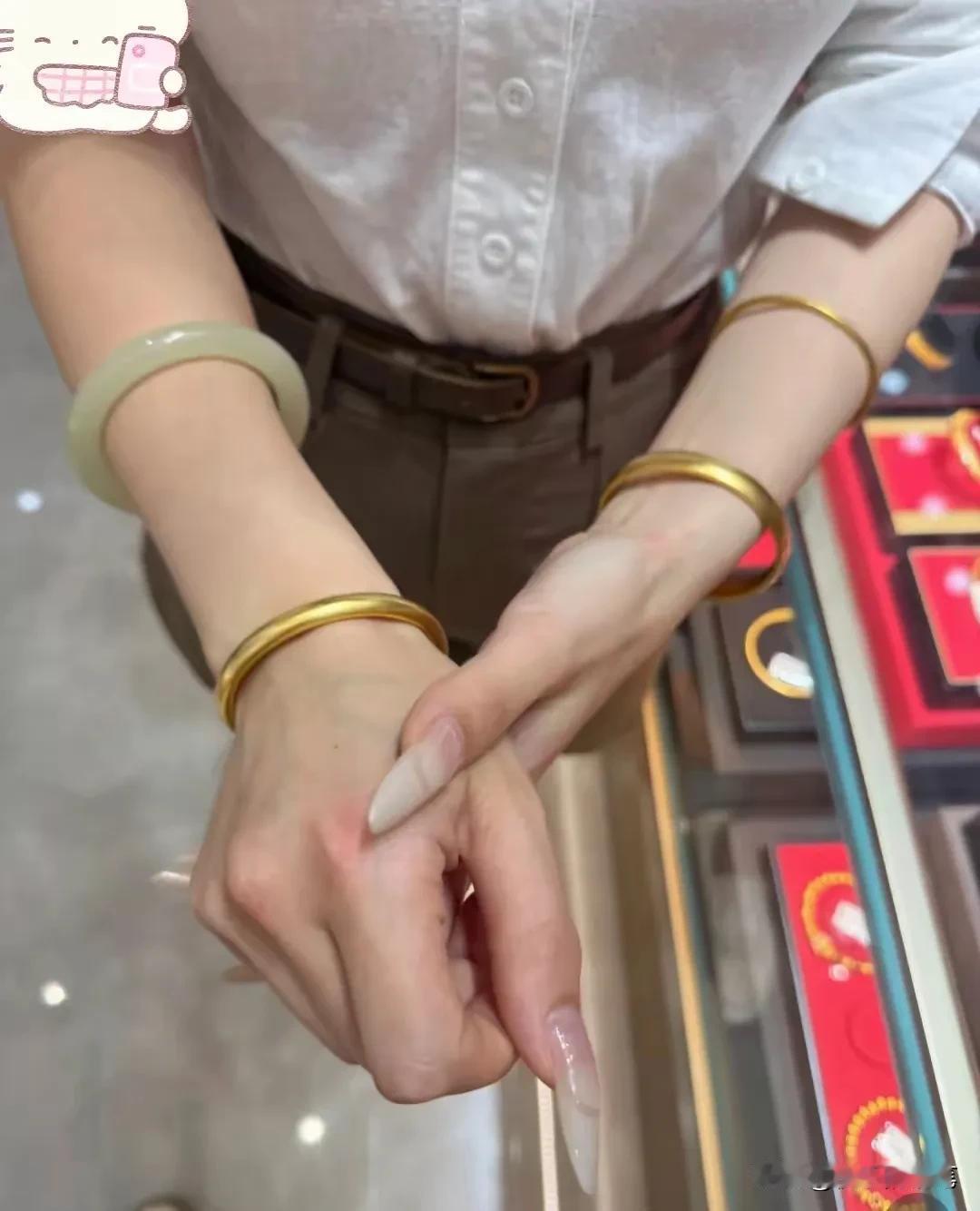 金价疯涨下的三金之憾：98克金镯11万，闺蜜的婚饰梦碎在犹豫里10月17日