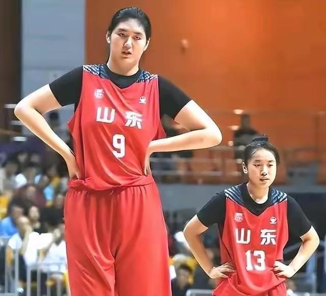 张子宇WCBA首秀暴露两大短板——脚步和体能，无论是在国家队还是山东女篮大概率只