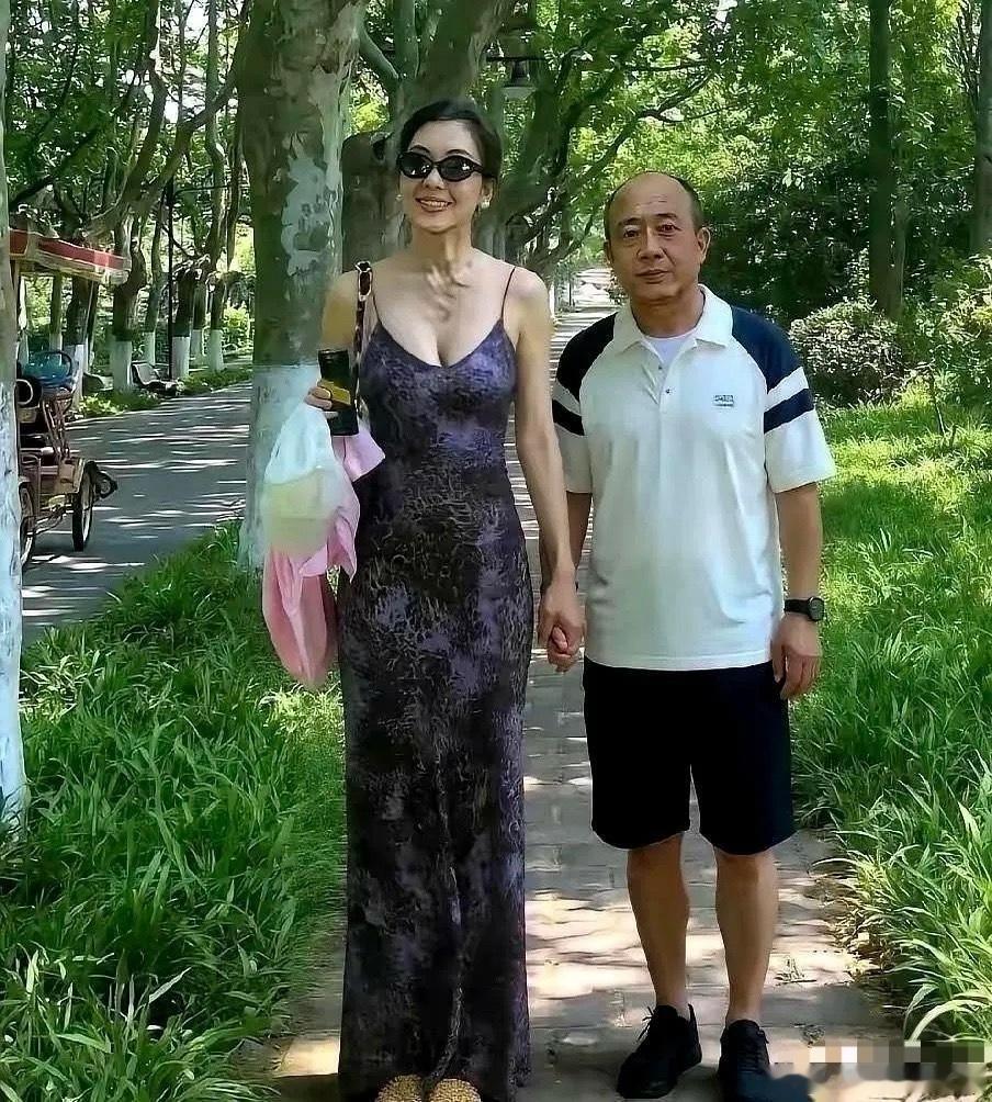 再次相信，爱情不在乎身高和年龄！