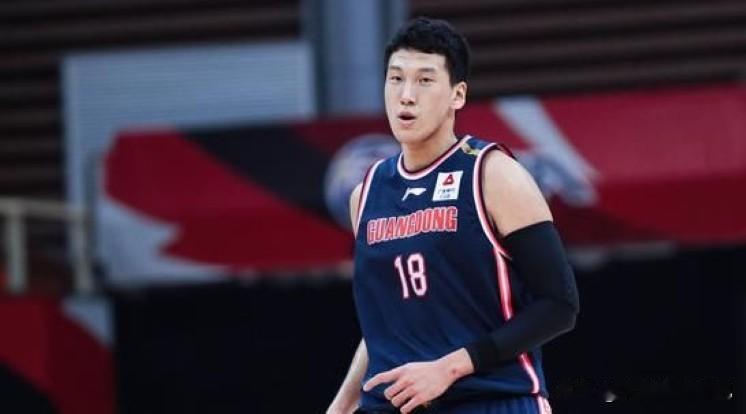 如果广东不想裁掉萨林杰或者找不到更合适的中锋外援，建议广东可以跟山东做一笔交易。