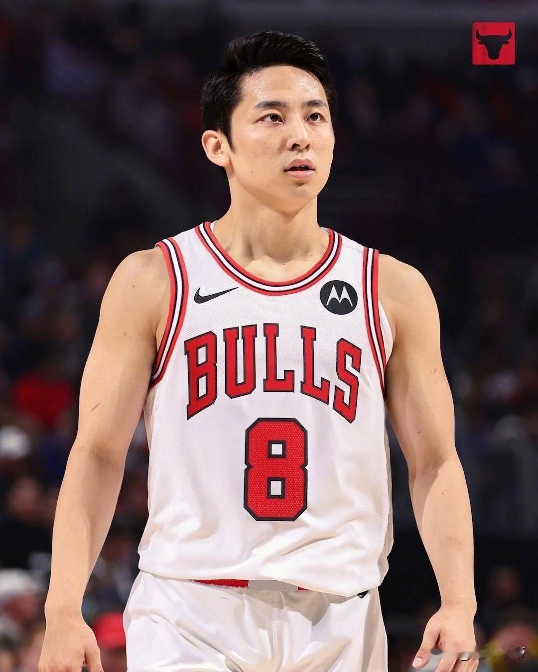 亚洲第一后卫被裁，NBA真的太残酷了!刚刚，NBA公牛队官方宣布，由于健康原