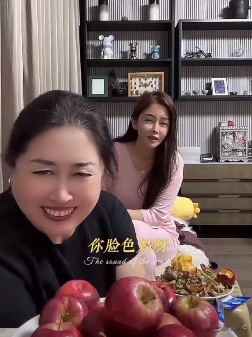 辛巴三个女儿没有儿子，一直是辛巴妈妈心中的遗憾，辛巴妈妈催初瑞雪生儿子，初瑞雪扬