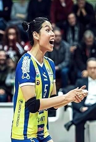 隔山跨海的沙场。意甲联赛打到第四轮，火药味从屏幕里往外渗。科内利亚诺的主场，