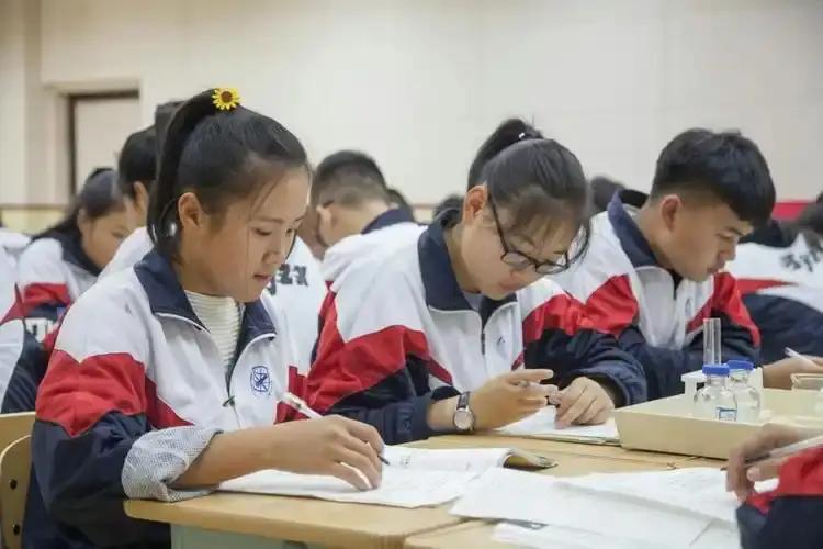 广州阳光分班一落地，小升初家长直接慌了：没重点班可挤，学区房白买了？娃到底该怎么