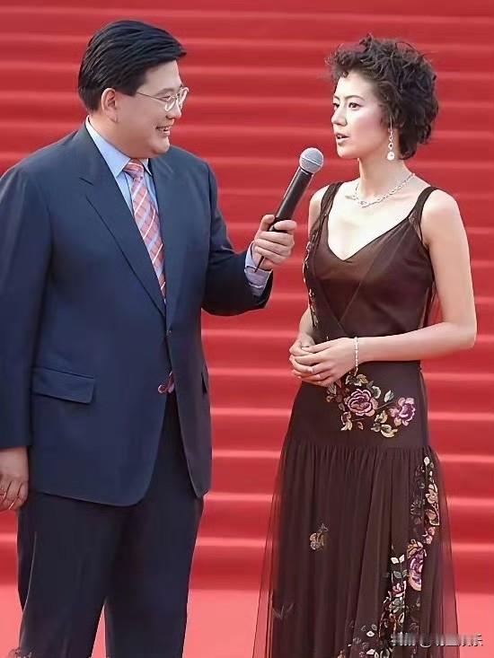 她脸还是好看的，但是不代表这个发型不丑