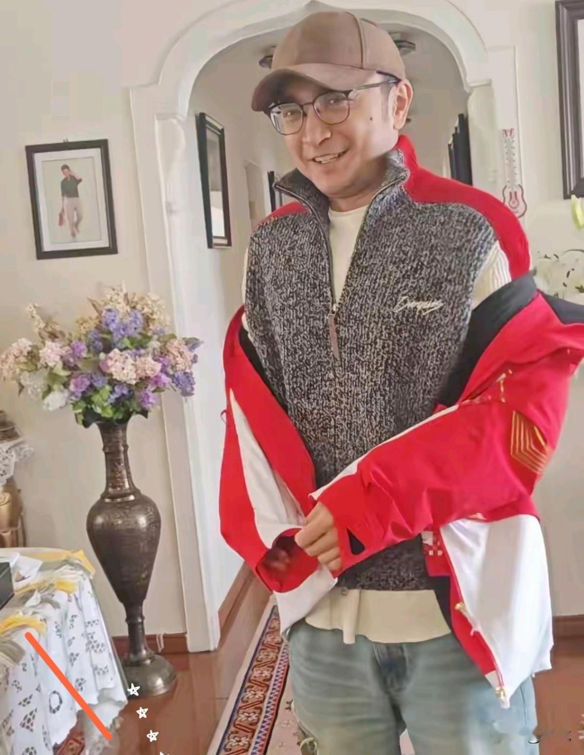 回到心心念念的新疆老家的尼格买提，竟藏着一个让人猜不透的小秘密！明明已经卸下工作