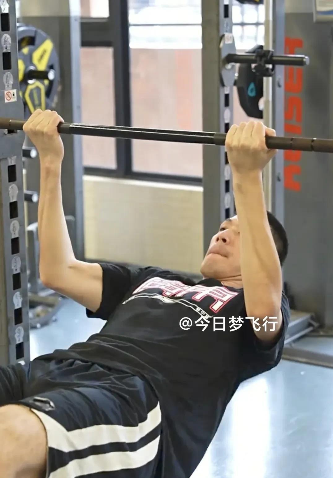 广东队开启第二阶段夏训，杜锋现场指挥，任骏飞归队训练！从广州回到东莞的广东队，