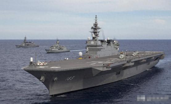 日本航母正式出港！高市早苗紧急表态后，普京做了一个明智的决定 事情得从那场