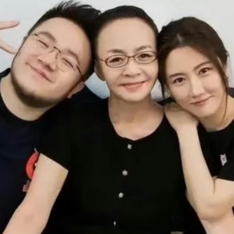 真的假的啊？网传宋丹丹每个月补贴儿子家80万，儿媳妇30万，两个孙子50万。这消