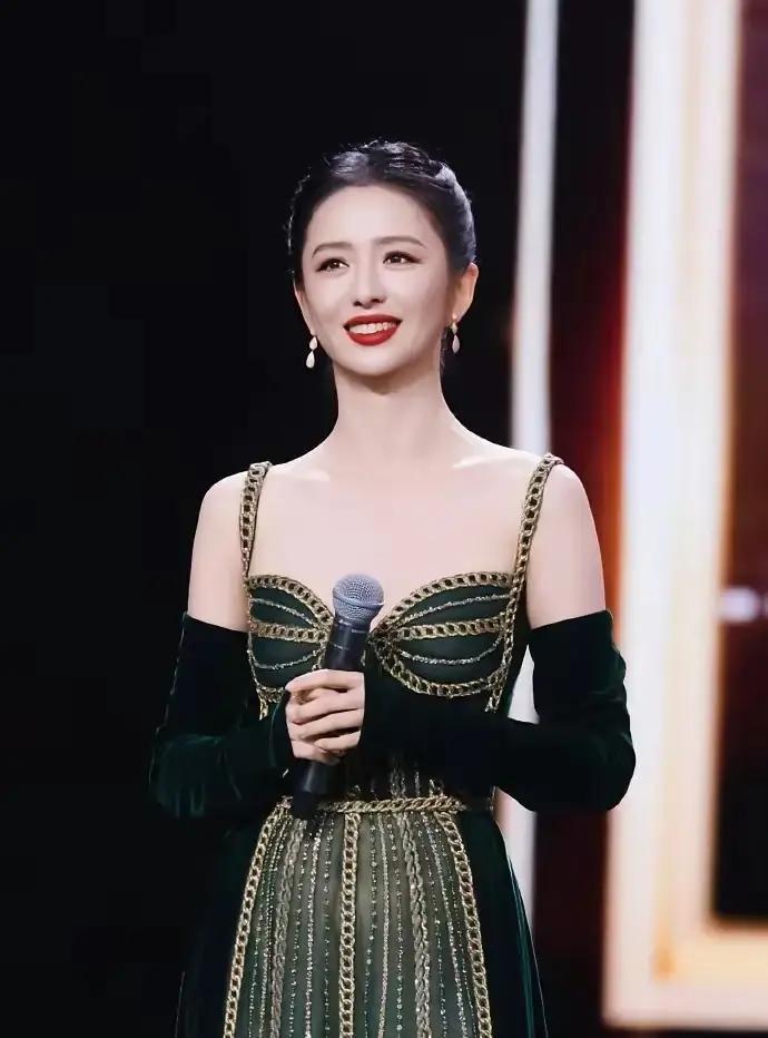 佟丽娅和陈思诚，把离婚证过成了最新款的“结婚证”。你看资源：离婚后，佟丽娅