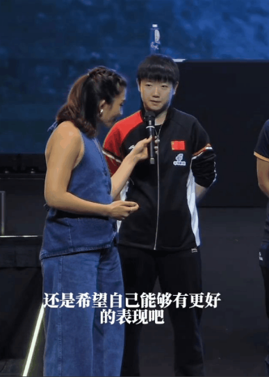 抽签仪式，莎莎赛前采访，说了三点！[赞]第一点：第一次来到瑞典这个城市，这里的