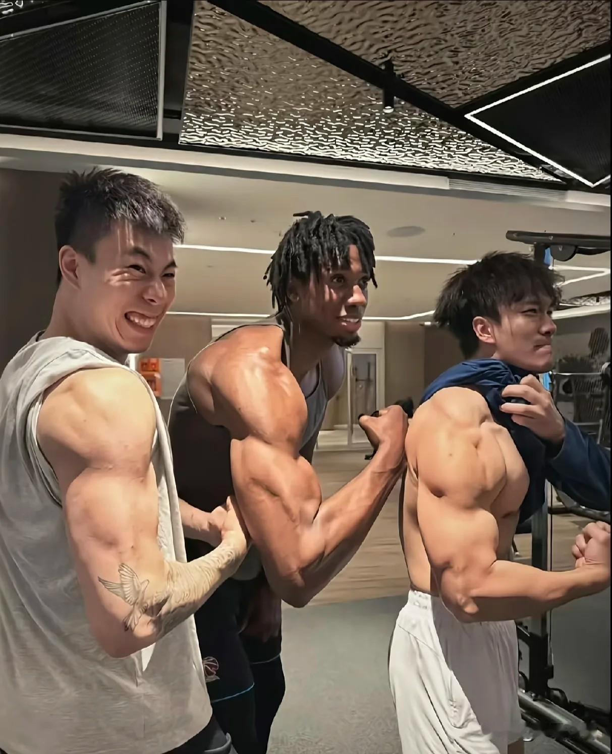 怀特塞德事件后，上海男篮各球员现状。1、王哲林近期接受采访，表示自己年轻时错