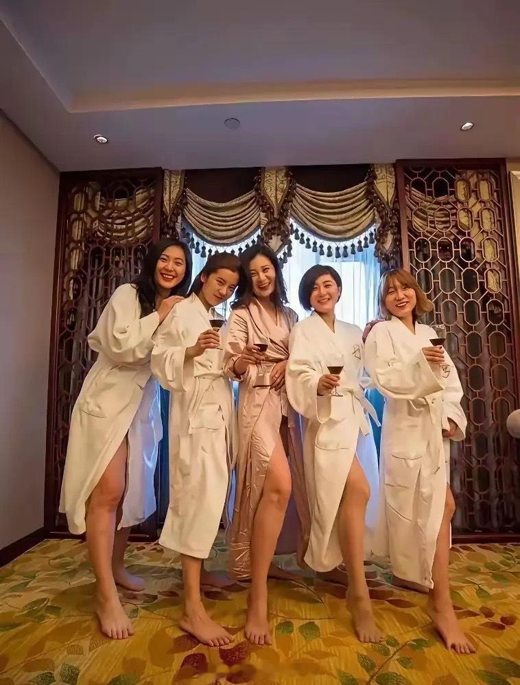 太太闺蜜团，一般人扛不住这个年纪的！​​​
