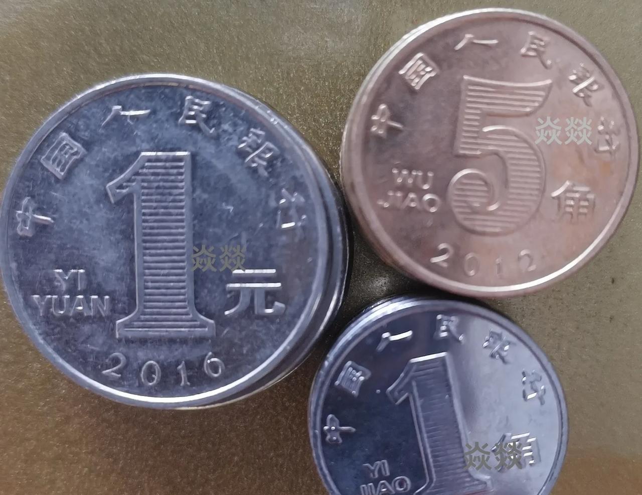 收拾背包的时候，看到包里边有一个小钱包，钱包里边装了十几块钱零钱，都是一角5角一