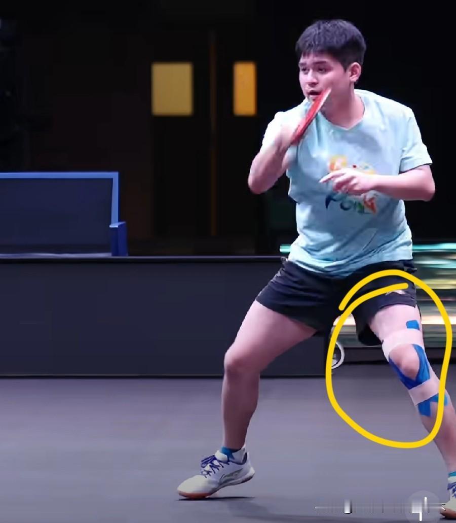 这多哈冠军赛还没开始打呢，林诗栋腿上就贴满了肌贴，看着着实令人担忧！小小年纪就开