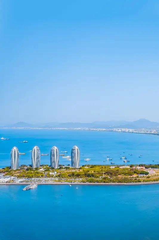 “有山东客户在三亚买上百套房”这事儿上热搜了，真让人惊掉下巴，跟东北买白菜似的，