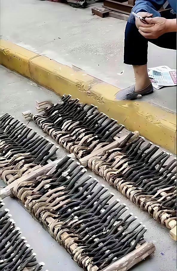 邻居大爷每天去卖这个东西，也不好卖，因为现在用这个的太少了，你们知道这是什么吗？