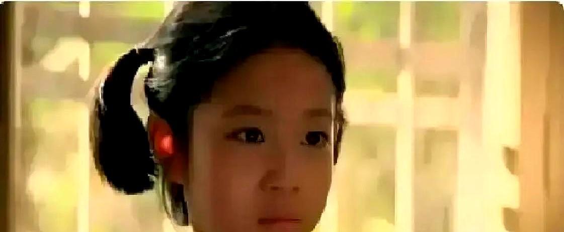 秦海璐试戏时盯着一个11岁小孩，突然喊停，说这眼神不是演的，是真饿过。央视一