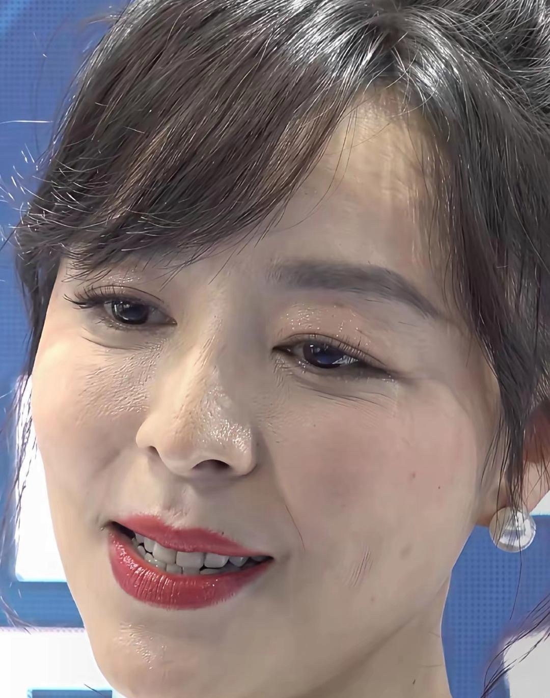 45岁张静初露面，高清镜头下皮肤超真实，怼脸太绝，状态超棒