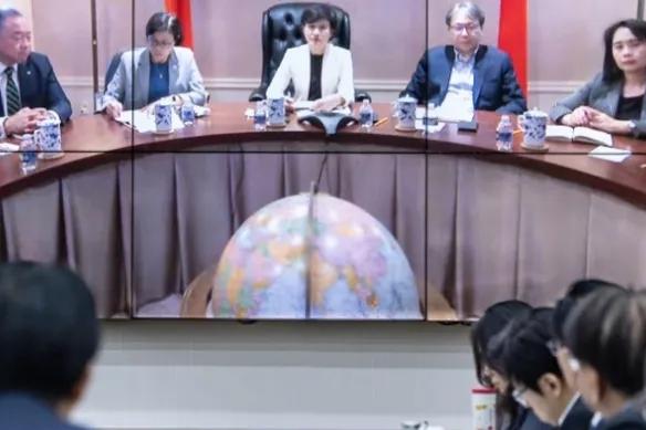 11月22日，英国《金融时报》报道:“美官员昨天称，台美近期将公布关税协议，台湾