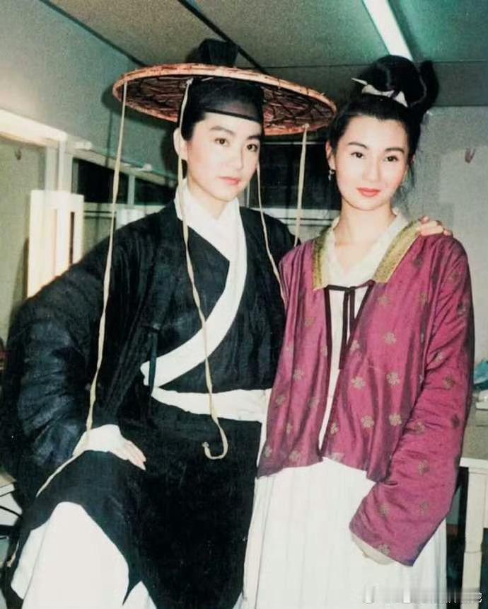 张曼玉红毯造型盘点老一辈都是没有精致的妆造，但美的惊人