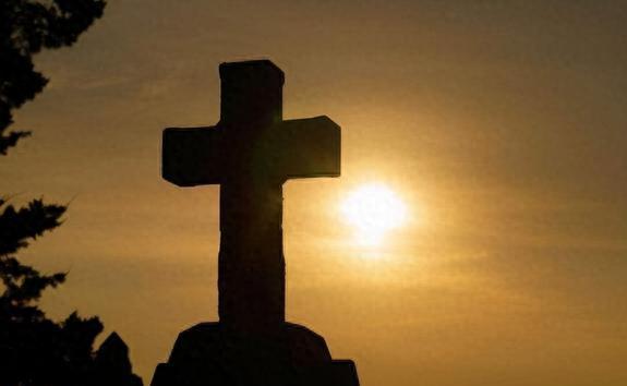 “我要永生！”2013年，俄罗斯一位科学家为了验证自己“永生”的实验成果，给自己