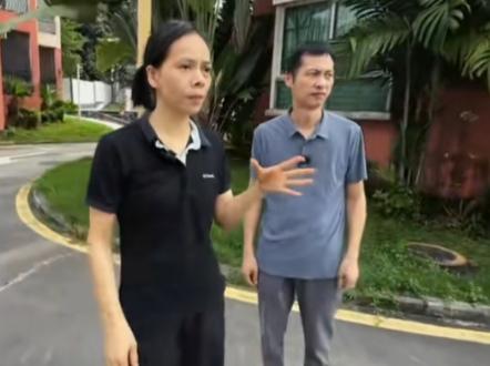 优优妈妈现场讲述事发当天经过，语气哽咽，神态憔悴，好像一下秒就绷不住了，她说自己