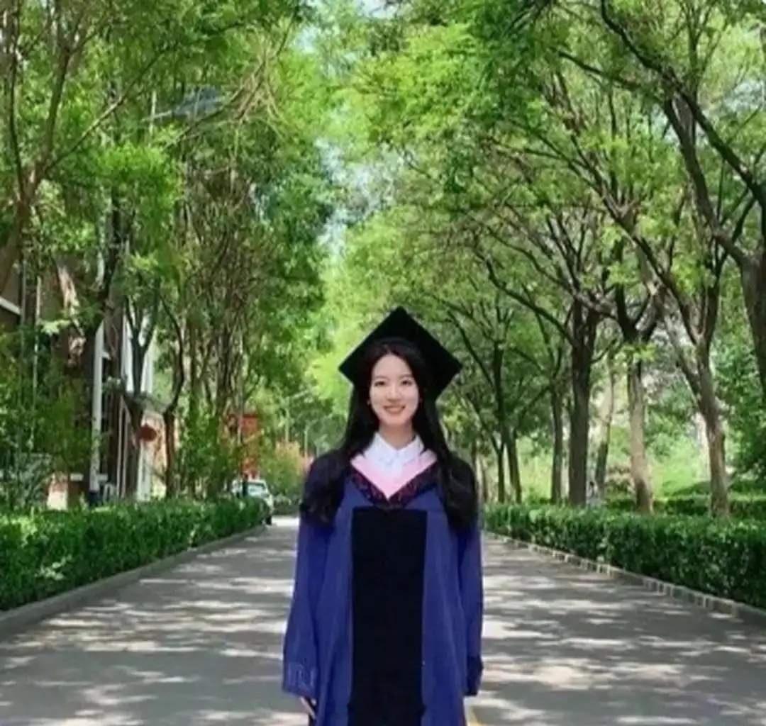 有位清华毕业生同时拿到了四份录用通知：一是深圳华为，月薪37000，一年发14薪