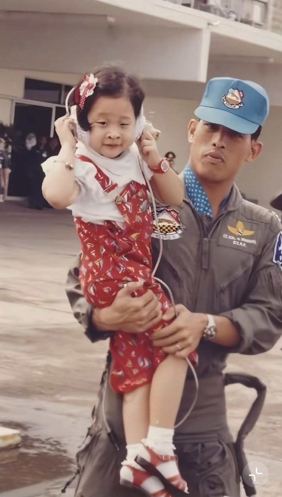 地位显赫的泰王晚年丧女，也是悲痛不已。帕公主的降生，让初为人父的泰王玛哈喜上眉