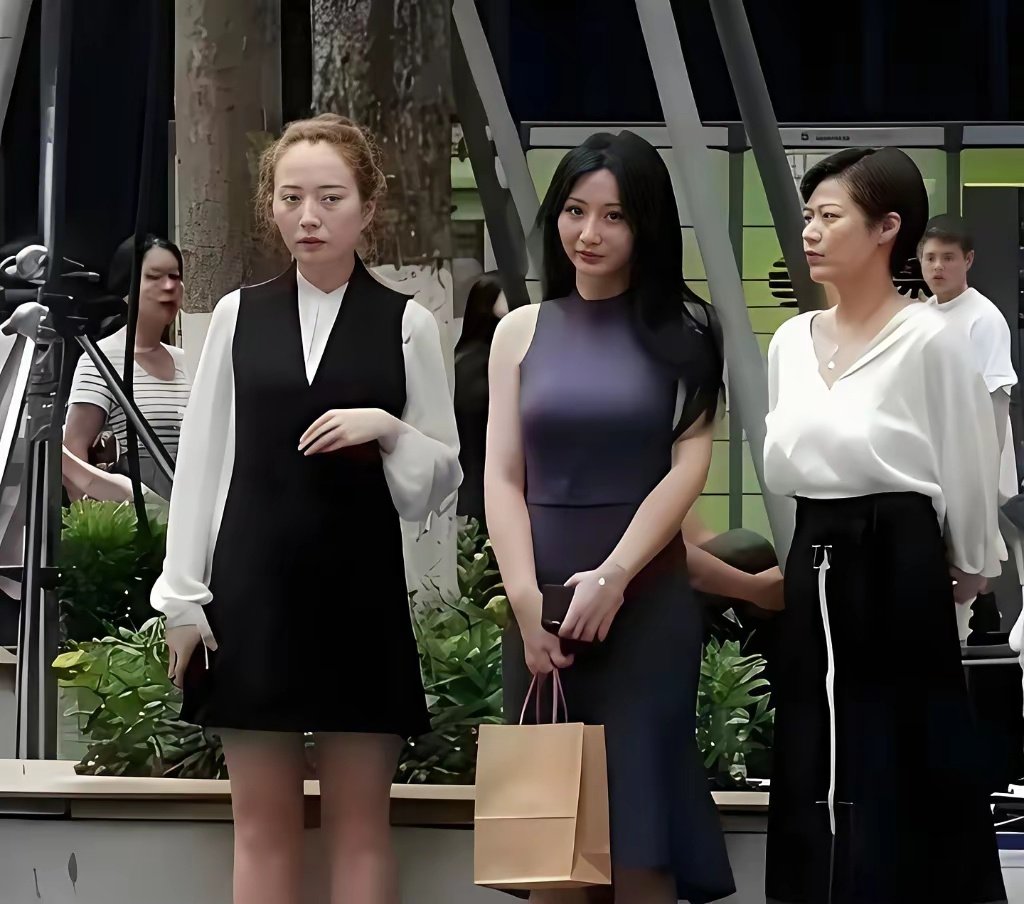 原来柳岩真人竟然长这样？路人原生生图流出，身材状态太过真实！​​​​