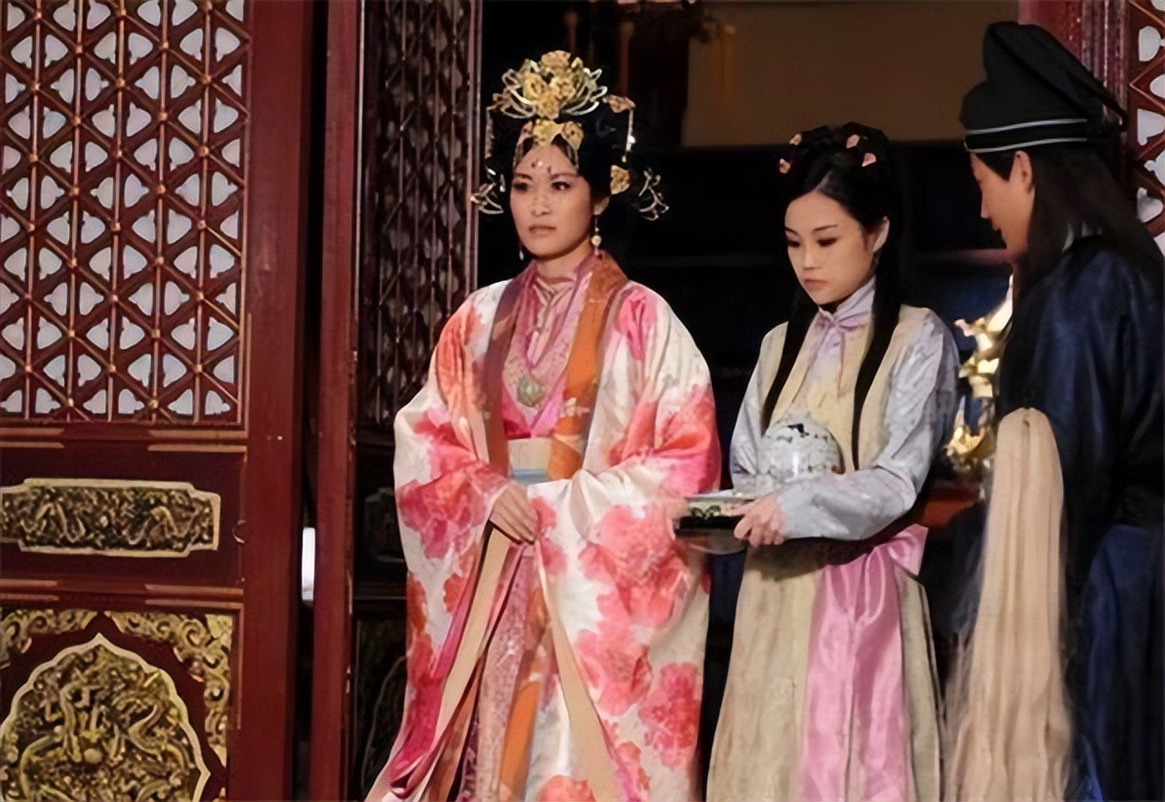1398年朱元璋驾崩，留下了一道遗旨：赐死所有嫔妃，入皇陵殉葬。于是，46名嫔妃