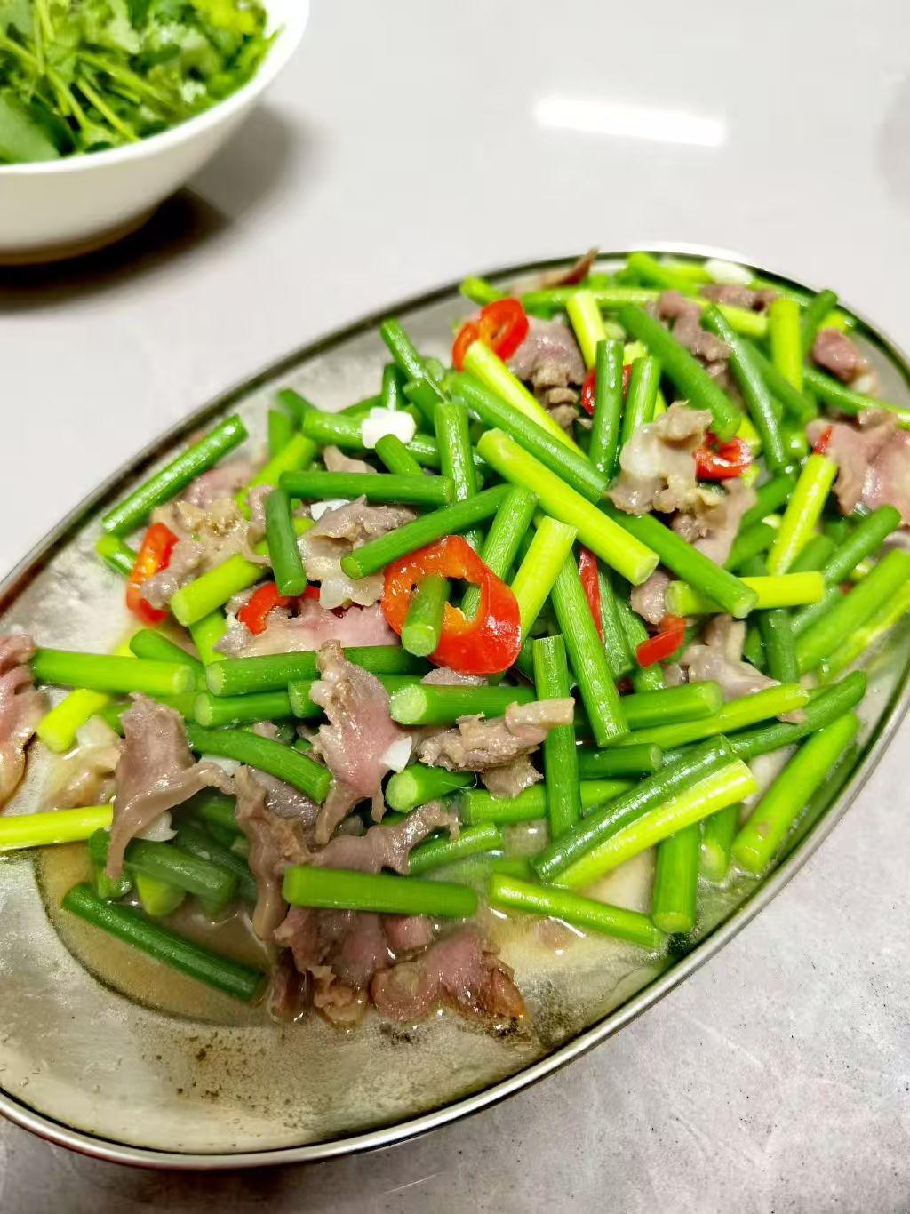 炒肉配青椒，下饭真不错！
