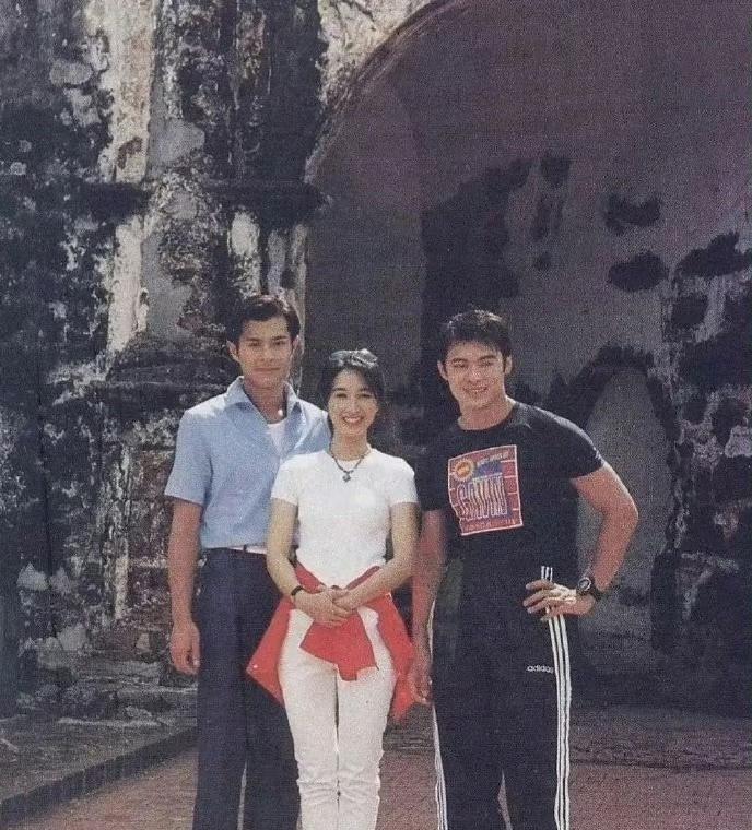 30年前的一张老照片，能认出这三人的估计都儿孙满堂了吧！