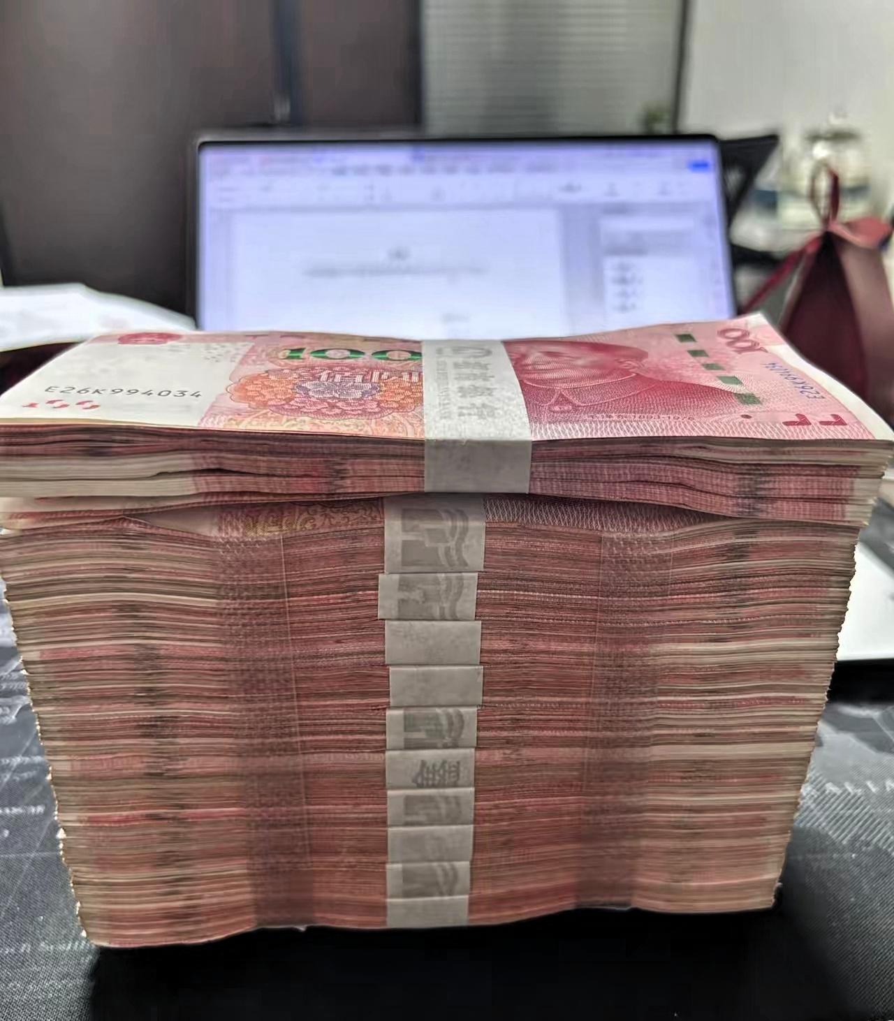 姐姐向大哥借三十万做生意，五年后，做生意赚钱了，姐姐把这三十万还给了大哥，可就在