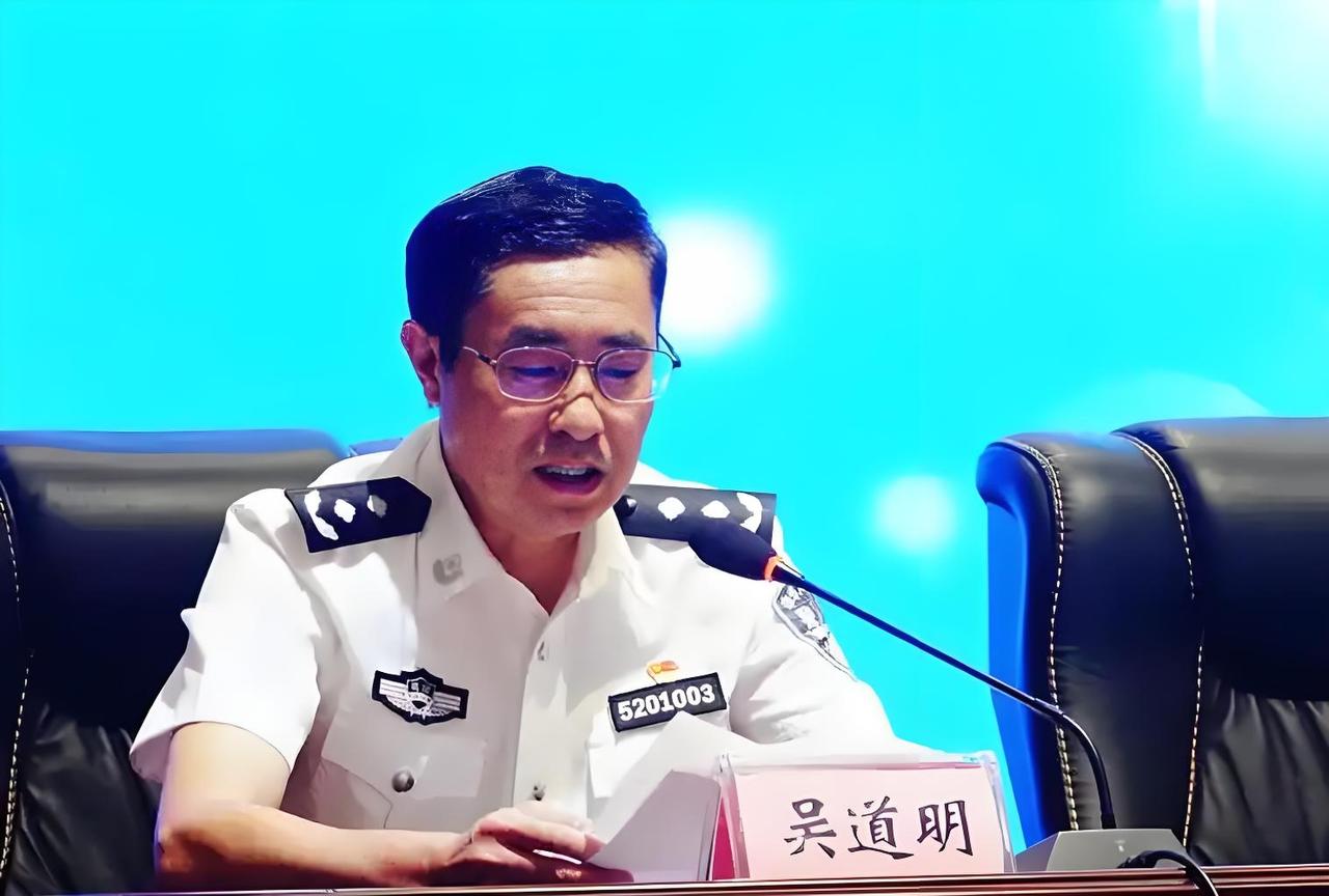 这个吴道明是管监狱的副厅级领导，管着管着却把自己“管进”了监狱，太讽刺了！