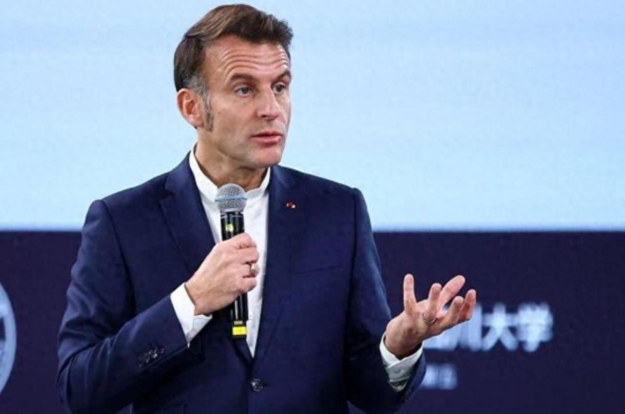 马克龙分享访华成果，泽连斯基听完即刻动身，中方一句话至关重要。 12月初的北