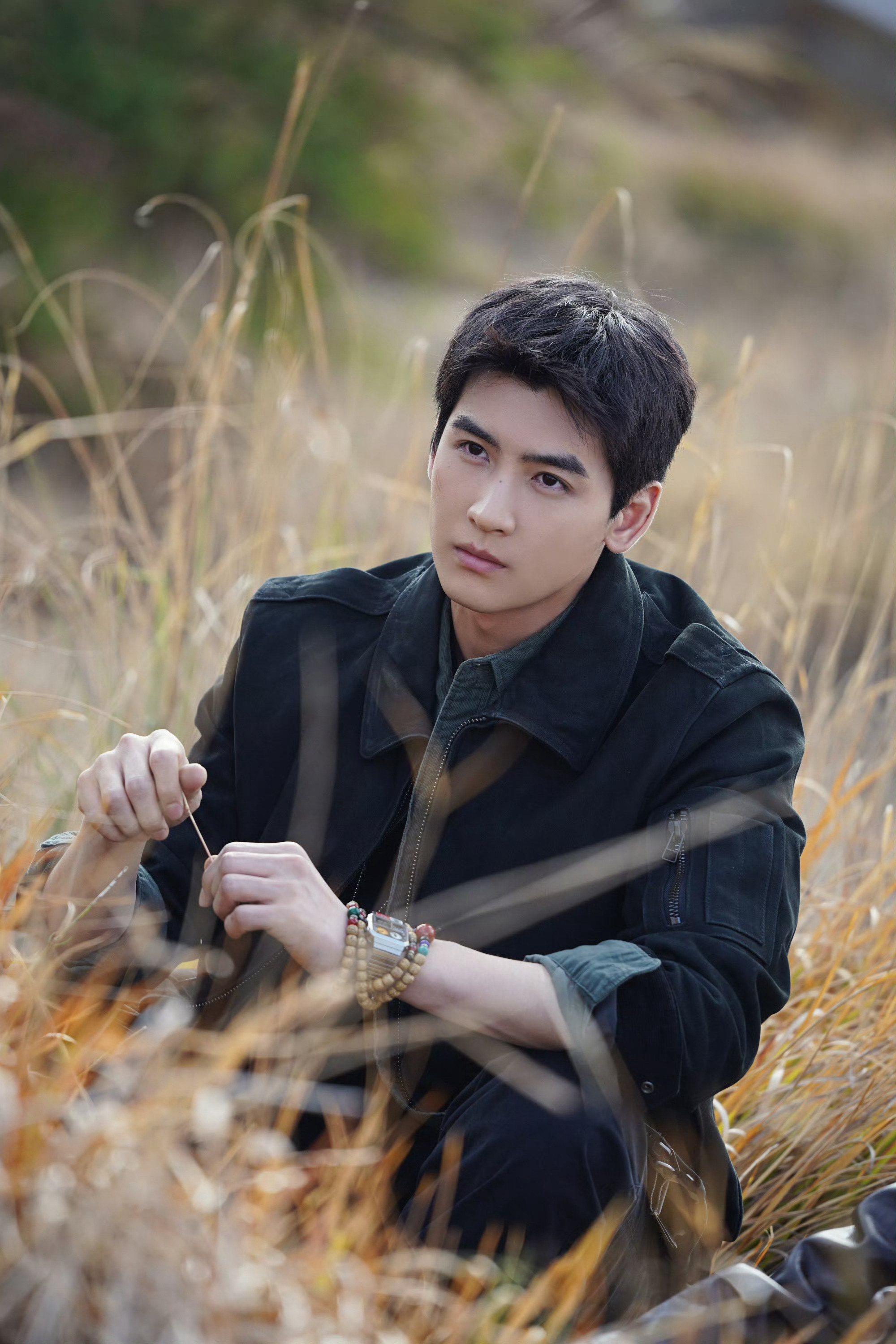 黄俊捷为新角色剪了清爽短发为了贴合“陈孝春”角色特意剪了清爽短发，真的好不一样