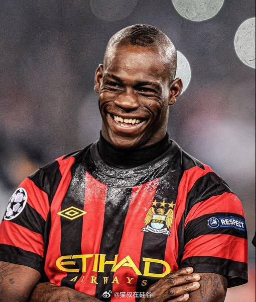 在曼城效力的时候，一位年轻的曼城球迷向马里奥·巴洛特利请求签名。巴洛特利问他为什