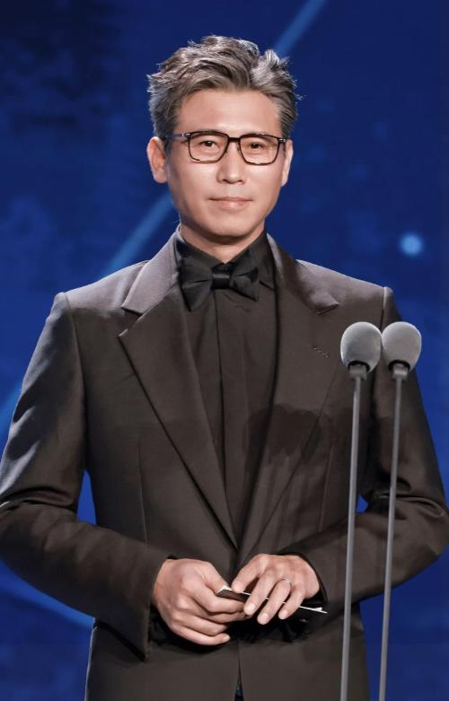 特地去查了一下李乃文，不查不知道，一查吓一跳，他真的很不容易。谁能想到，