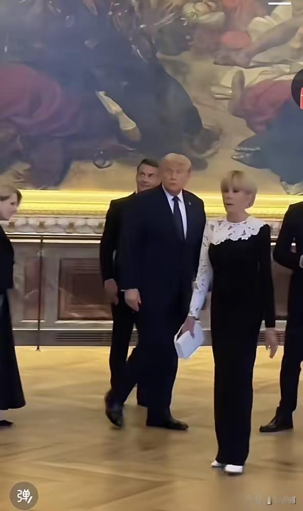 法国总统夫人可盐可甜，去掉当年的蓬蓬头，现在虽然70多，头发一剪还是美女看了之