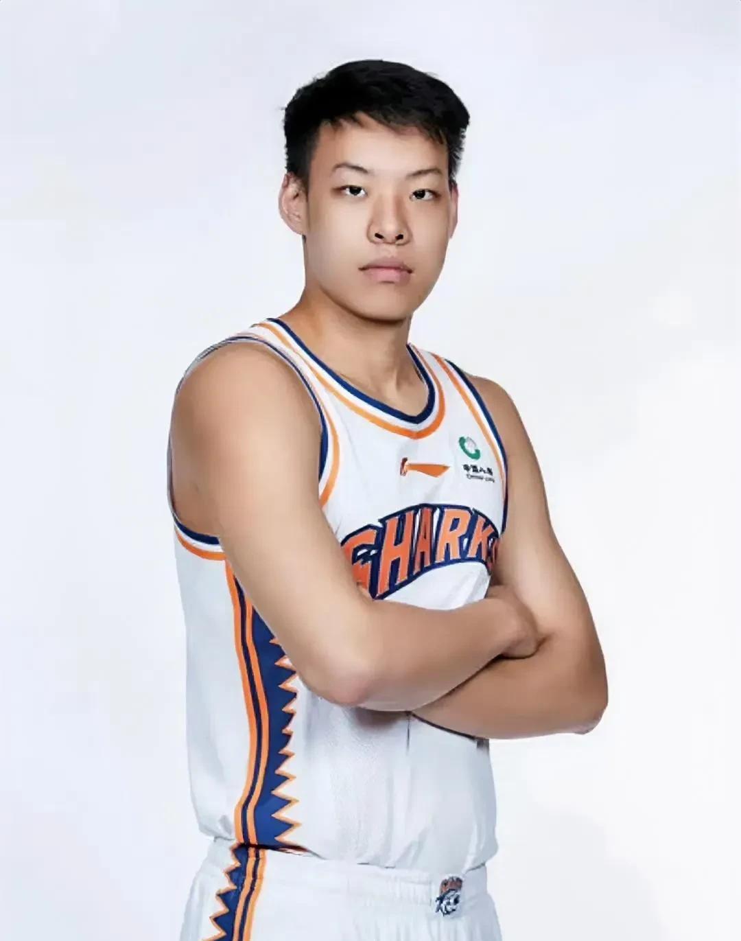 刘礼嘉估计烦透了他烦的不是打不了亚洲杯，烦的是，连热身赛都没能获得出场机会