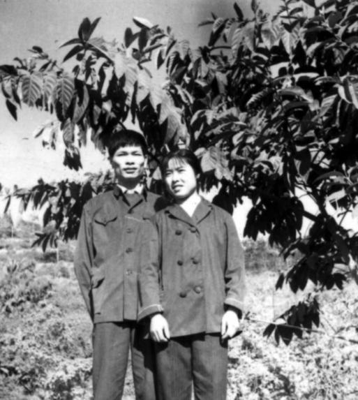 🌞1970年,19岁北京知青摔断手臂,跑到县城买药。然而,药钱差1角,他恳