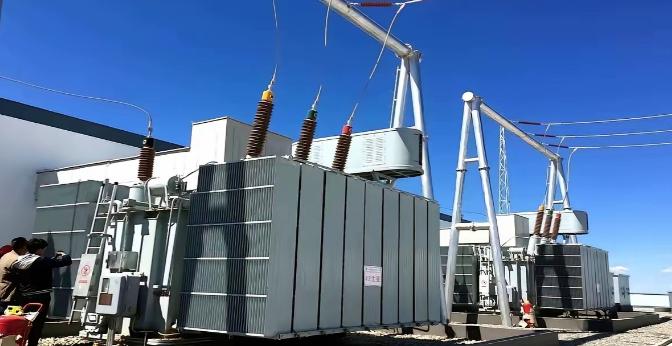 最魔幻的一件事发生了。美国对中国产的变压器加了104%的关税，结果自己却