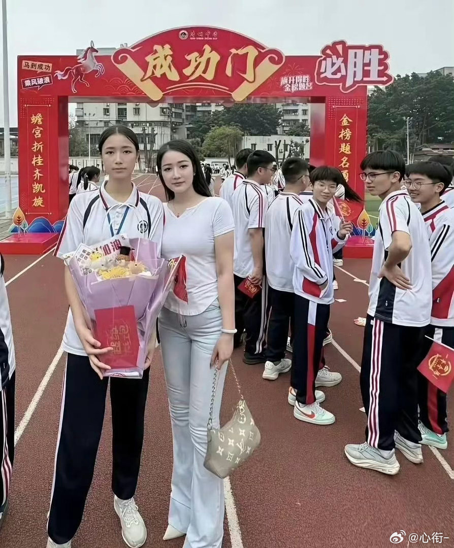 15岁的女儿，37岁的妈，这年纪真是刚刚好啊！