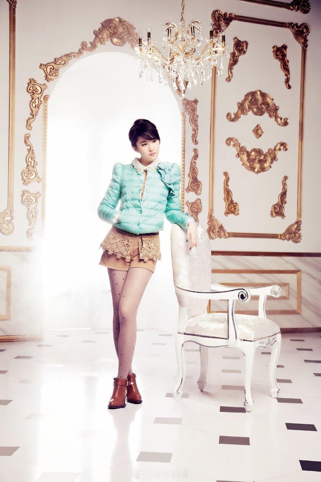 刘亦菲早期丝袜美腿