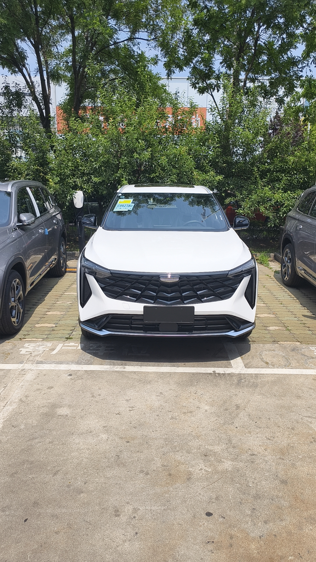 提车两个月有什么想问的直接问油耗跑市区8个左右高速6个左右，动力1.5t，变