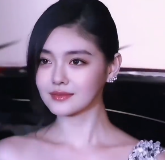 在具俊晔回韩国的时候，汪小菲曾向大s表白说还爱她，可惜大s却不愿意复婚，其实
