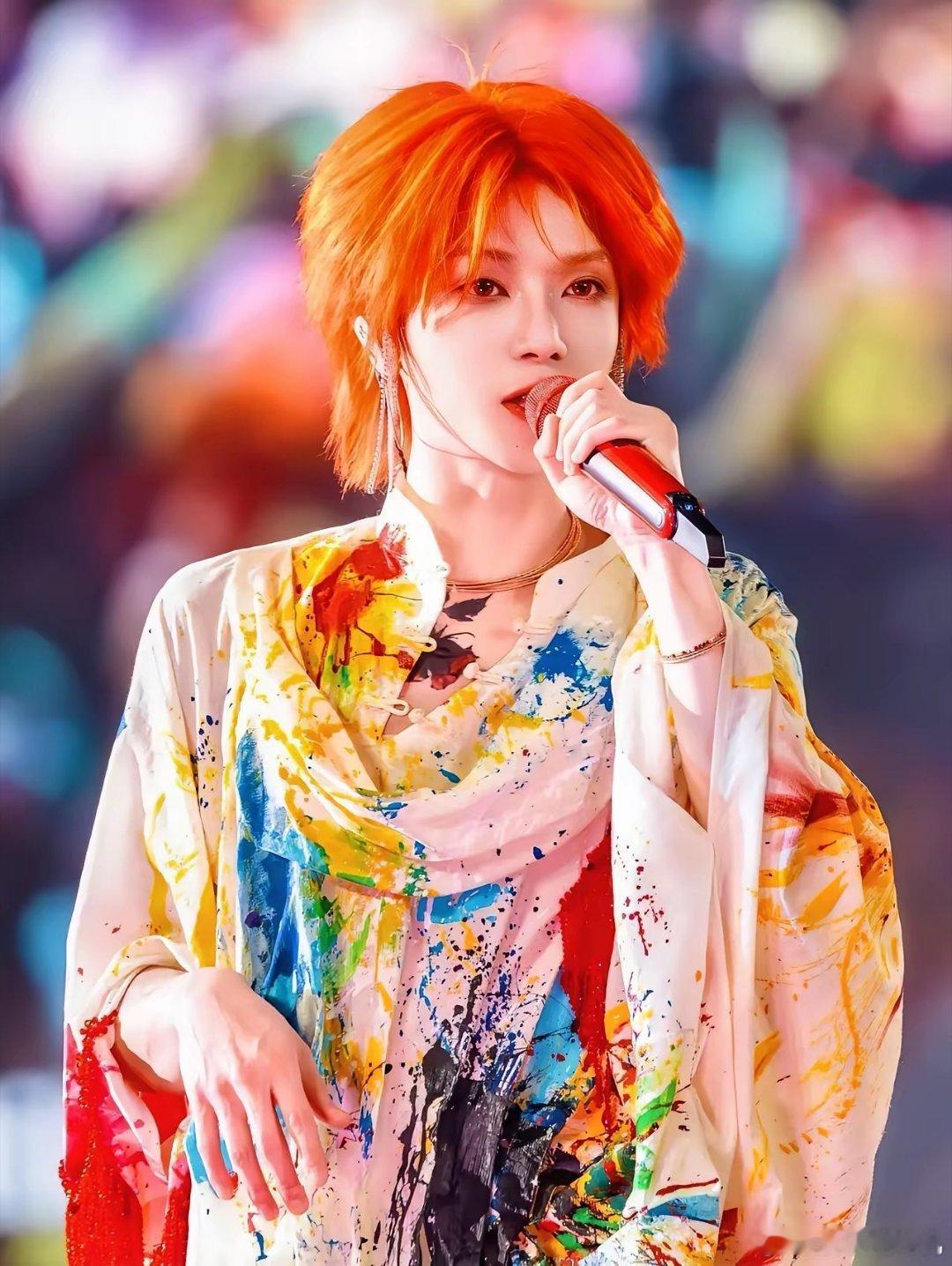 我敢断言，华晨宇只要不塌房，他以后会越来越火，因为他最大的优势不是唱歌好听，而是