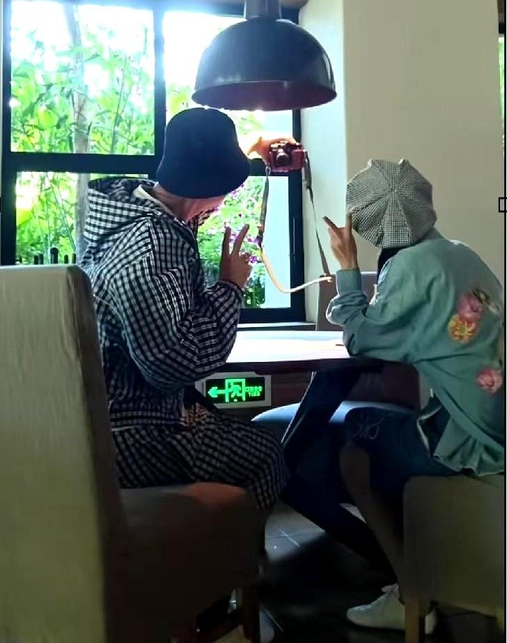 任重和孙骁骁，竟然已经悄悄结婚生女了。520那天，任重把女儿交给岳母，拉着孙